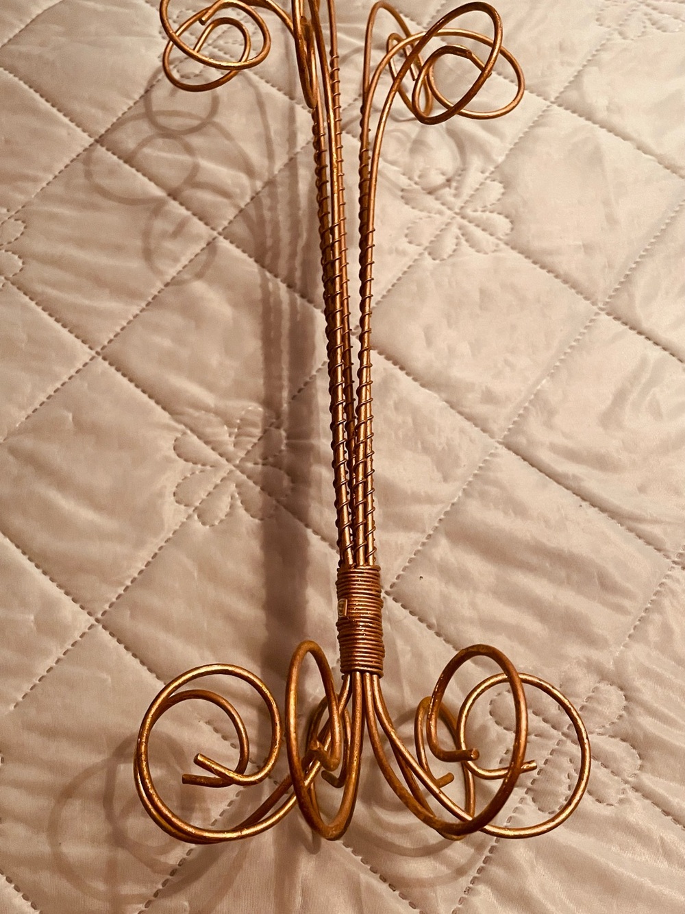 Gold Tone Wire Jewelry Stand for Bracelets and Bangles